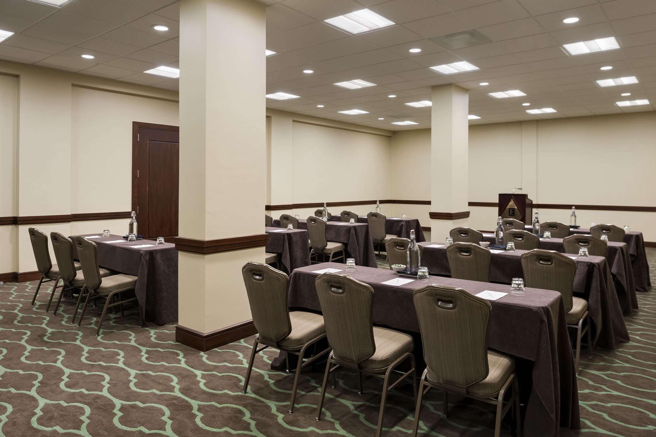 Embassy Suites By Hilton Dallas Market Center Üzleti fotó