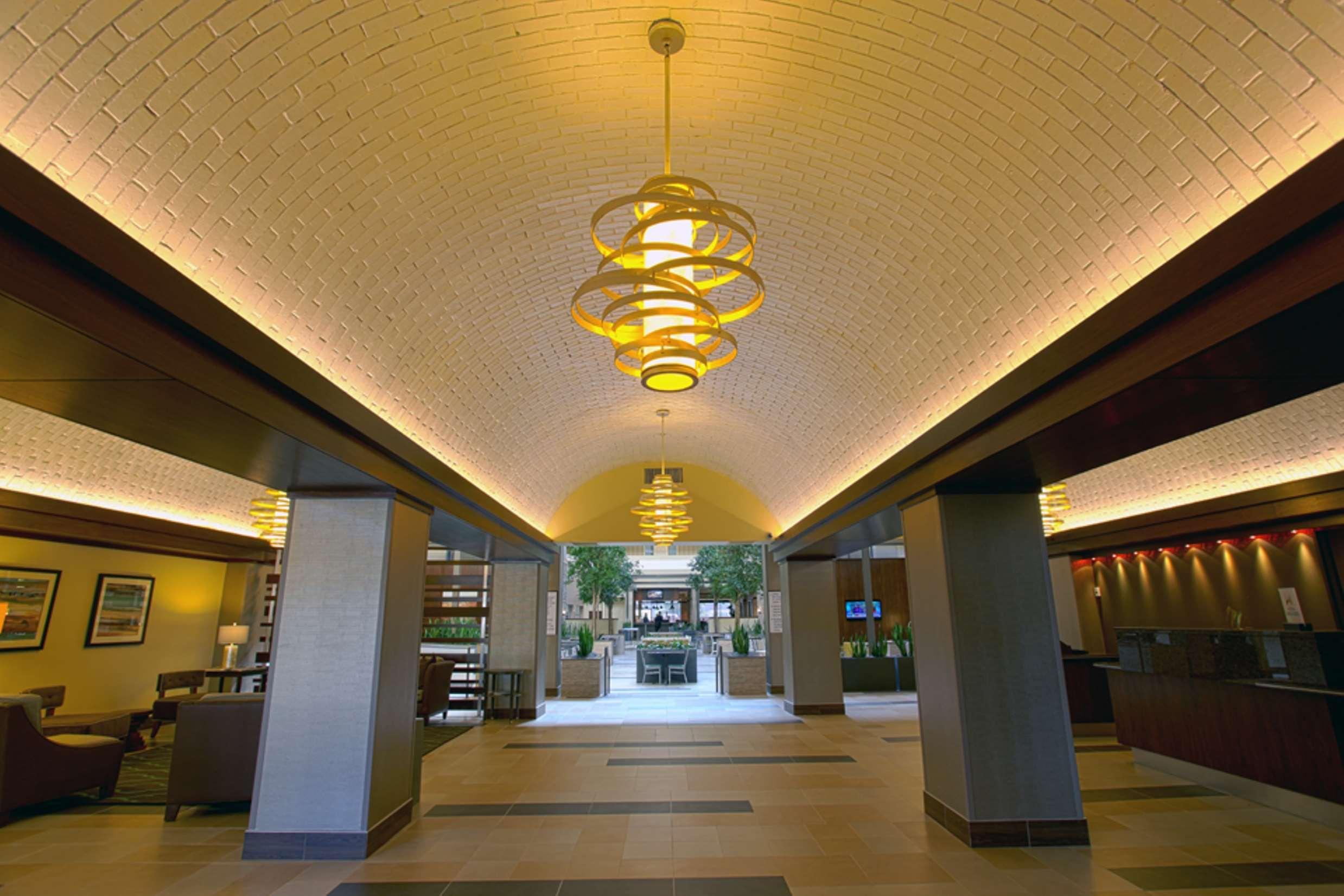 Embassy Suites By Hilton Dallas Market Center Beltér fotó