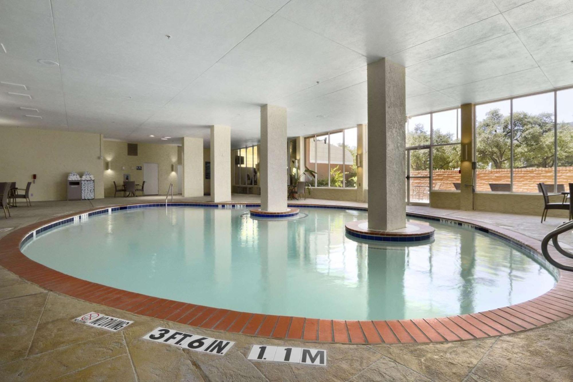 Embassy Suites By Hilton Dallas Market Center Kültér fotó