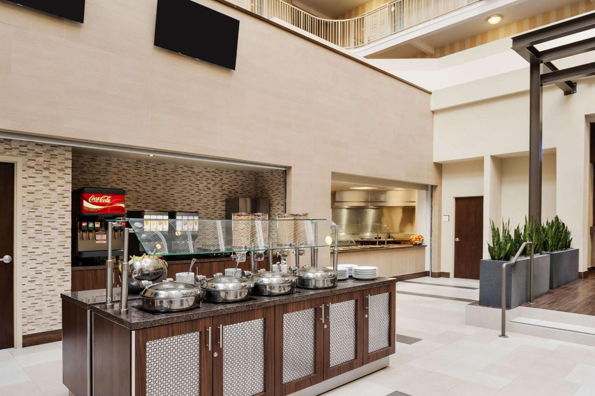 Embassy Suites By Hilton Dallas Market Center Kültér fotó