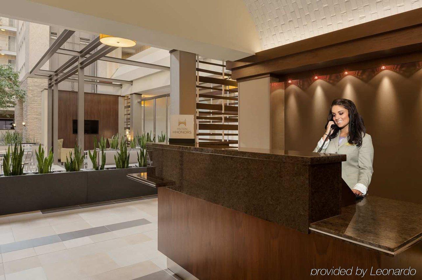 Embassy Suites By Hilton Dallas Market Center Beltér fotó
